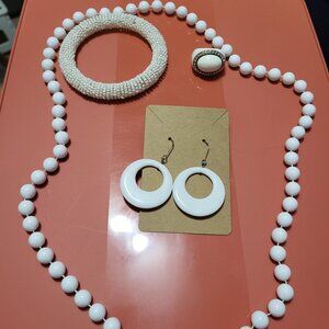 Lot 2 - Jewerly Bundle (24 Pieces)